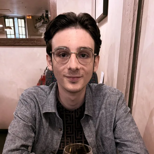 Portrait de Mathis Prigent, cofondateur et directeur général de Legacy Généalogie